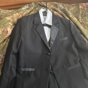 Brand New Boys Size 12 Black Tuxedo- 4 pc. Jacket Vest Pants Shirt & Tie